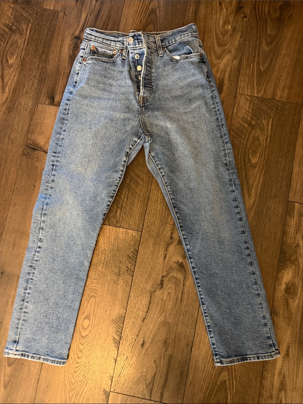 LEVI Classic Light Blue High-Rise Women’s Jeans